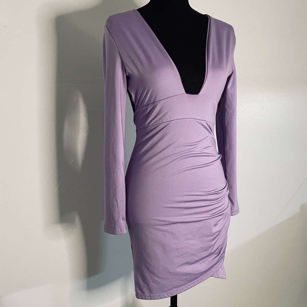5/$50 EUC Womens Lilac Plunge Open Back Mini Dress Sz. M - Picture 2 of 6